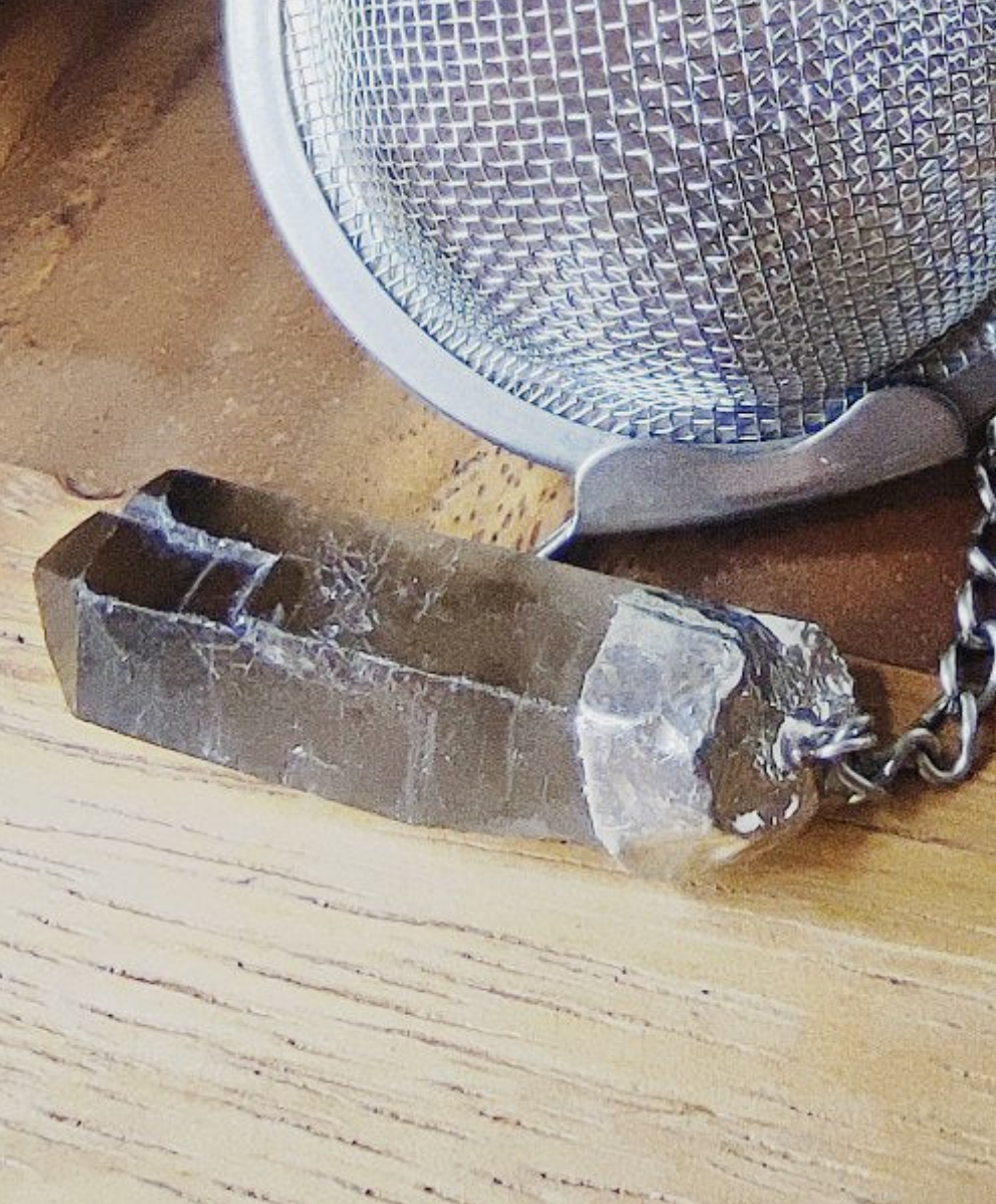 Premium Teeei | Teesieb mit Edelstein Anhänger