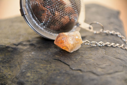Teesieb mit Rohkristall Anhänger | Teeei für losen Tee